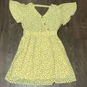Yellow dress with pockets